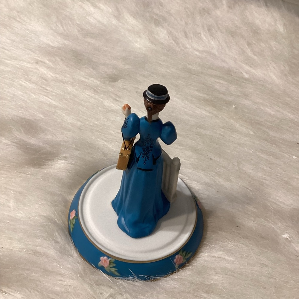 Avon Miniature Mrs. Albee w/Dome - Picture 7 of 8